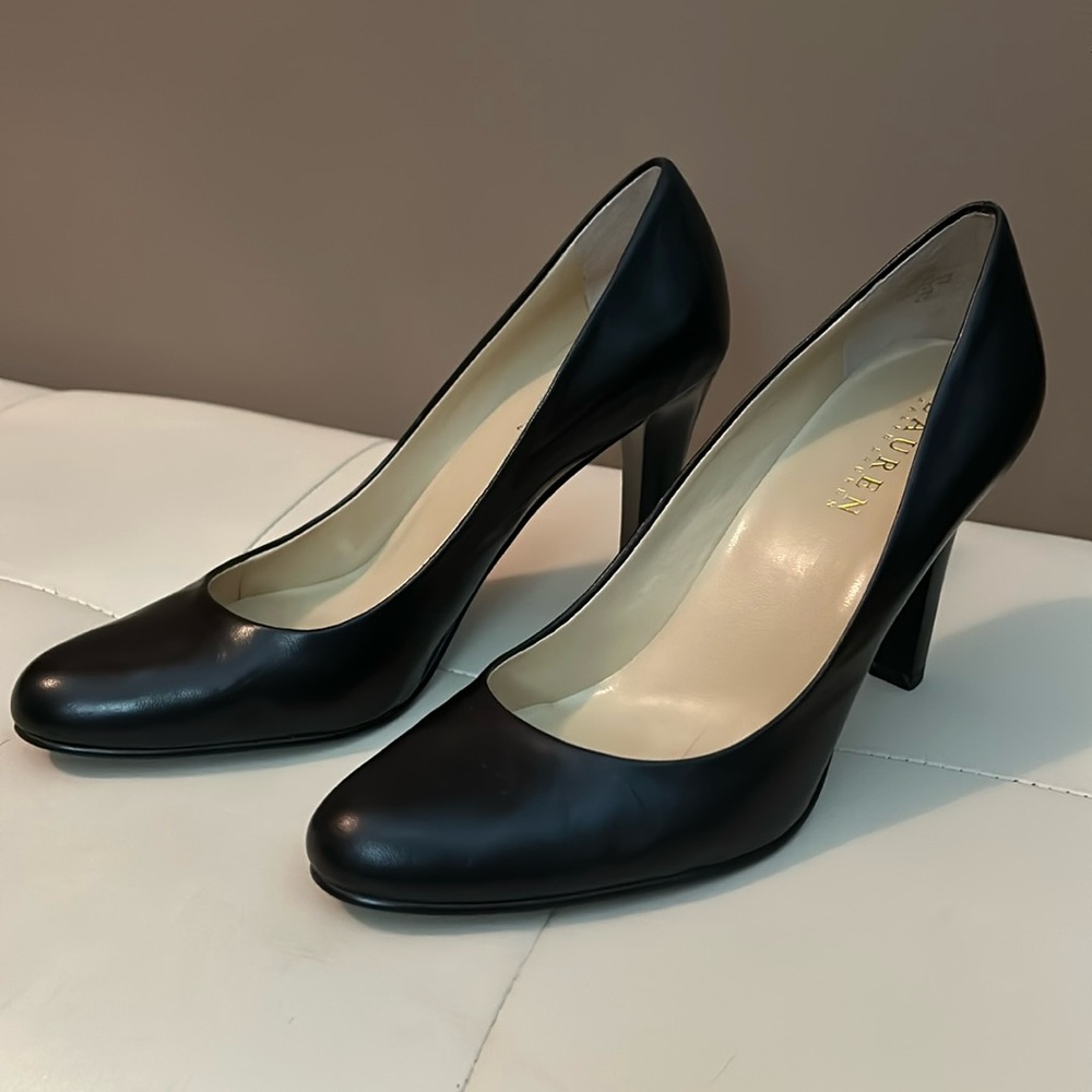 EUC women’s Black Ralph Lauren leather heels pumps Sz 7.5 classic